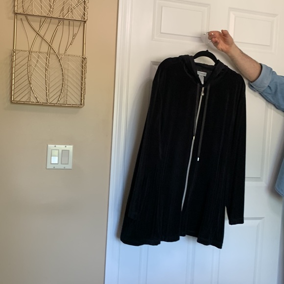 Catherines Black Velvet Hoodie long sleeve - Picture 7 of 10